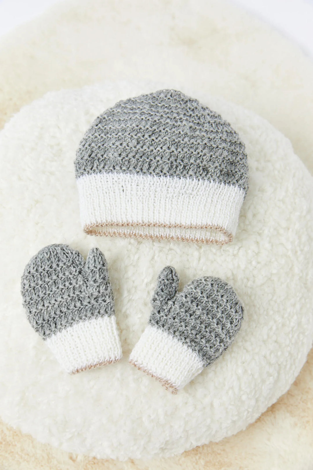 Bonnet and mittens Max