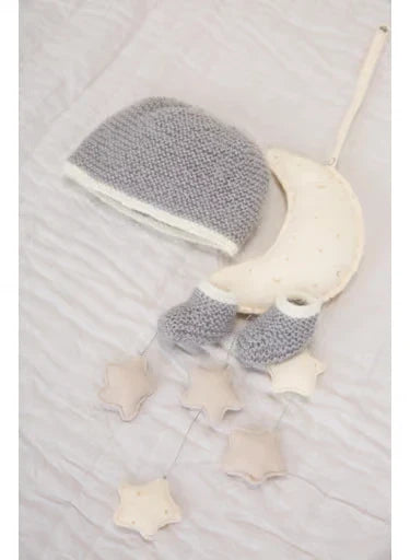 Félice garter stitch hat and booties set