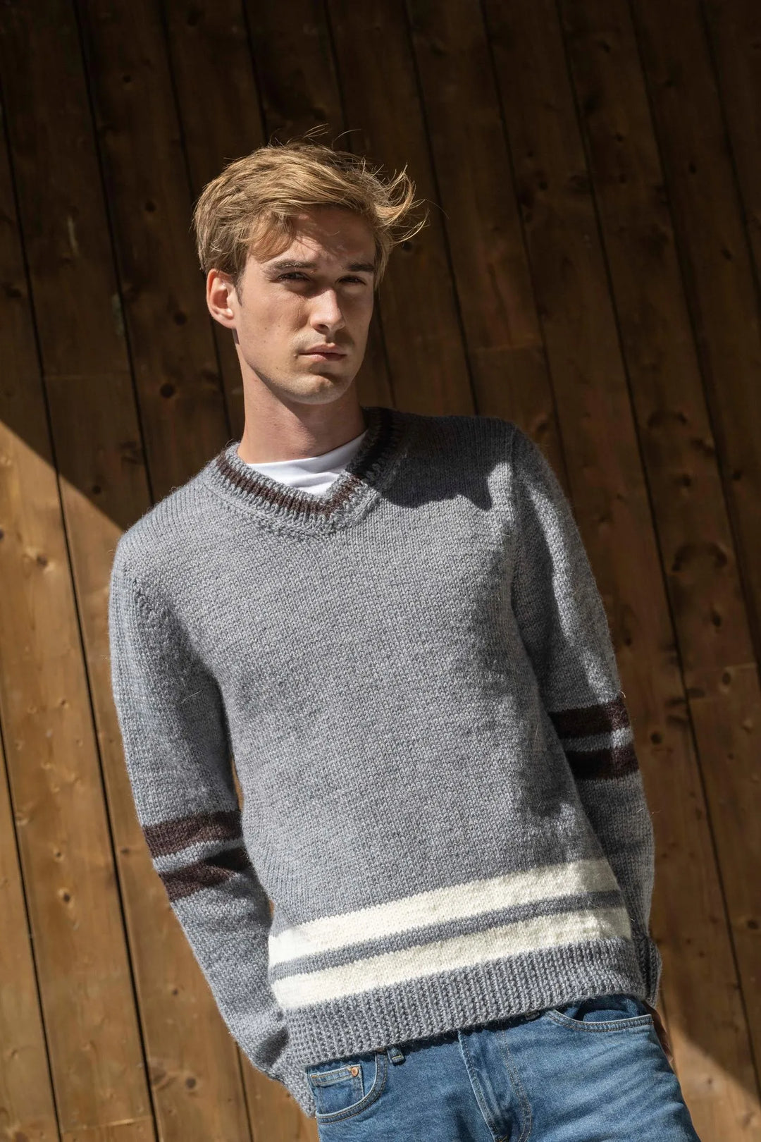 Remi men's tricolor sweater with small v-neck