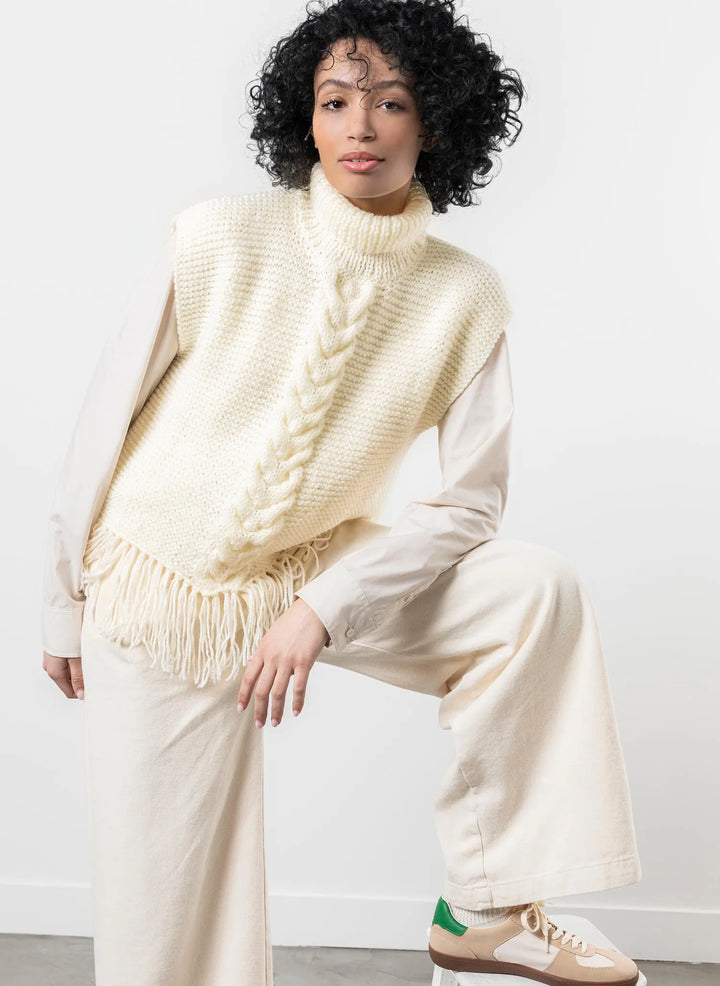 Bergère de France Canada - Bianca cable and fringe poncho sweater