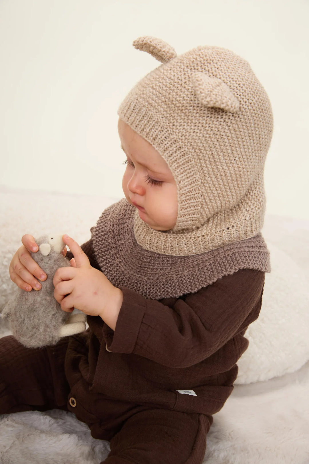 Bergère de France Canada - Billy hood with ears and shoulder warmer