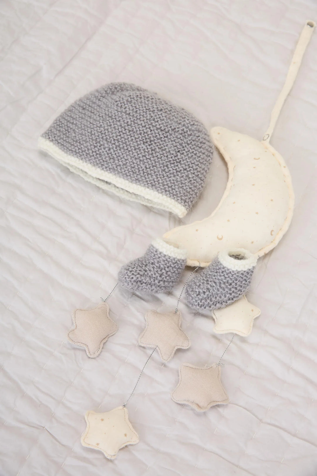 Bergère de France Canada - Félice garter stitch hat and booties set