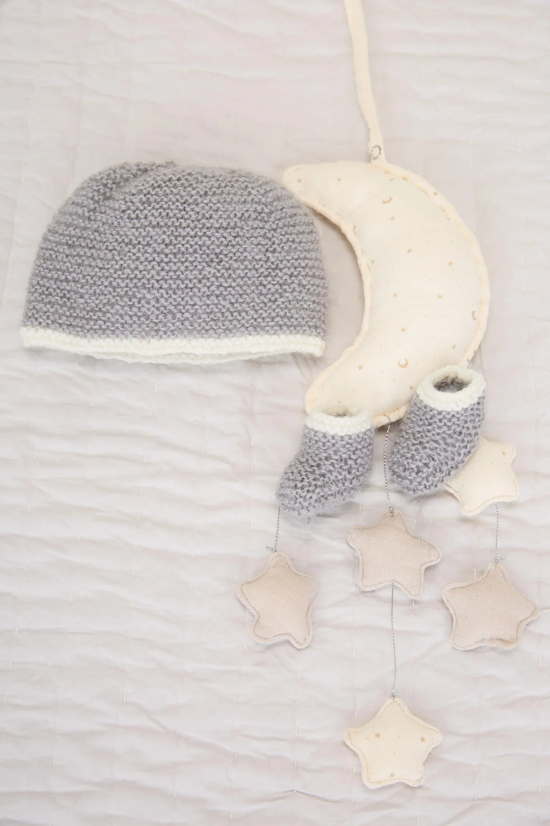 Bergère de France Canada - Félice garter stitch hat and booties set