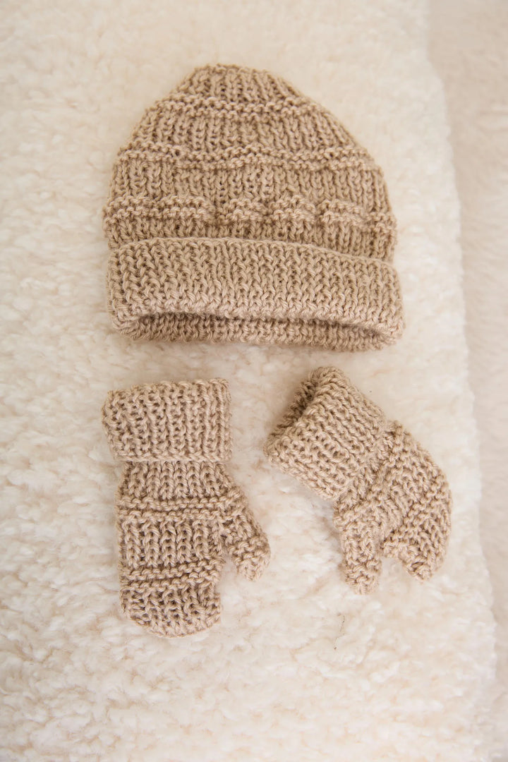 Bergère de France Canada - Ines fancy stitch hat and mittens set