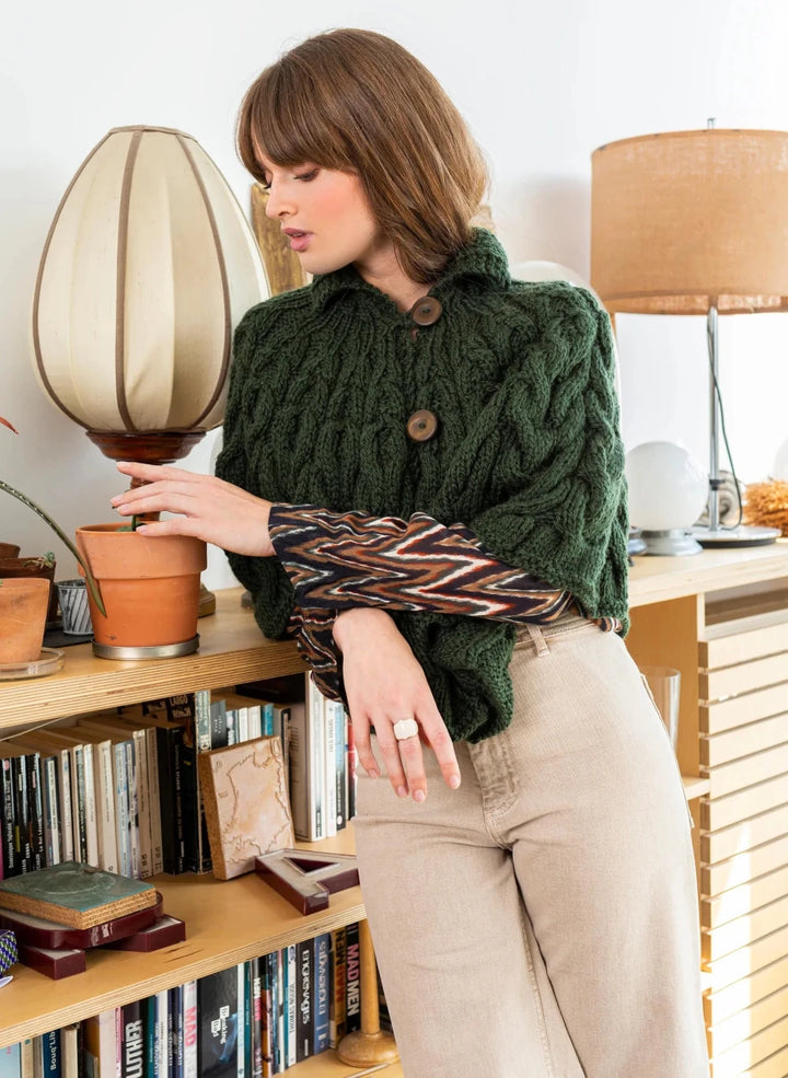 Bergère de France Canada - Small cabled cape